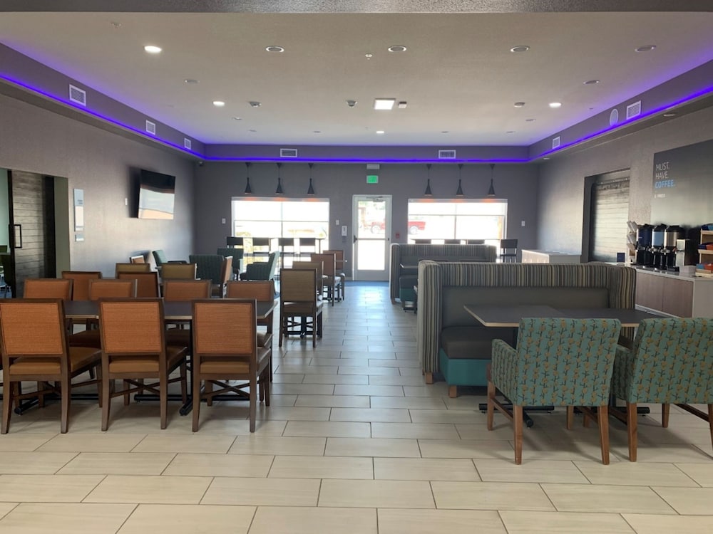 Holiday Inn Express & Suites Canon City - photo 10