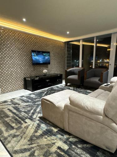 Accommodation Front Extraordinary 6 Sleeper with Harbour Views — 4-Star Luxury Hotel in Durban, South Africa