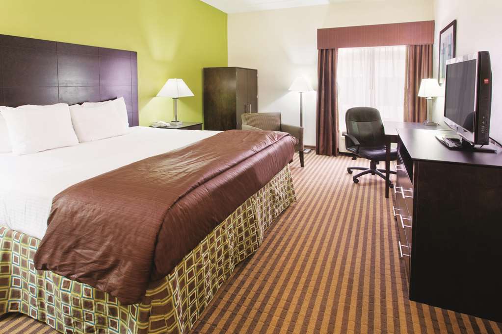 La Quinta Inn & Suites by Wyndham Columbus Grove City - photo 14