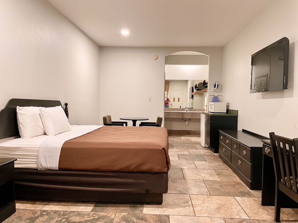 Texas Inn La Feria - photo 14