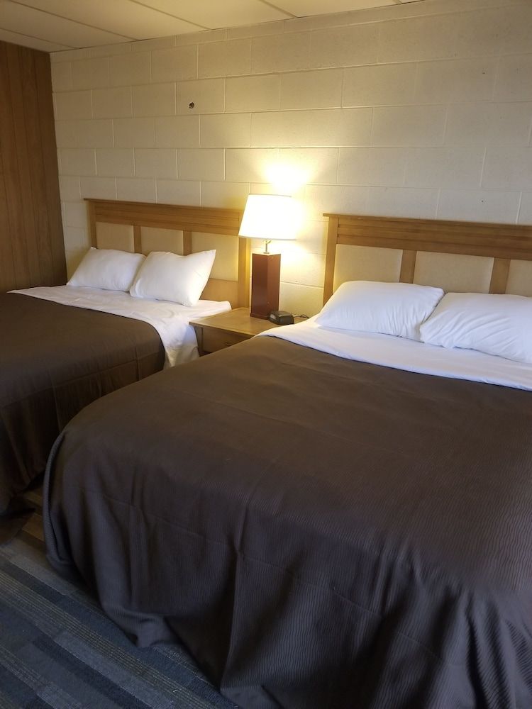 First Interstate Inn - photo 12