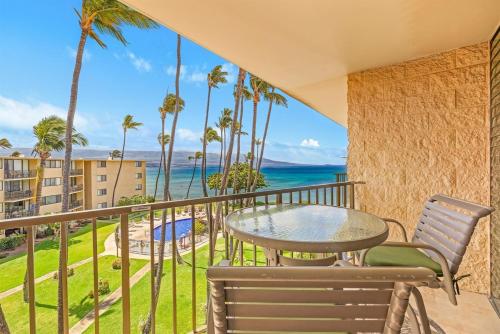 Kanai A Nalu 408 Top Floor Oceanfront Condo — 4-Star Luxury Hotel in Wailuku, United States