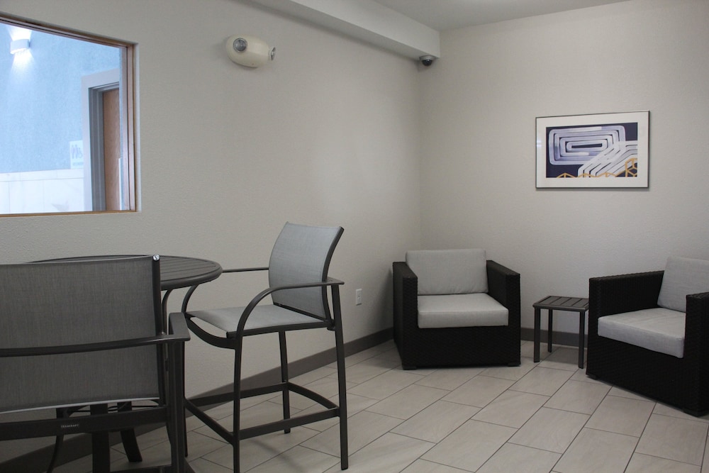 Holiday Inn Express & Suites Antigo by IHG - photo 28