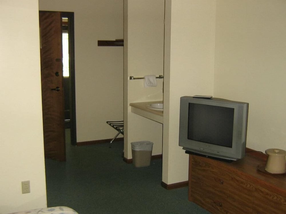 Chapel Hill Motel - photo 12