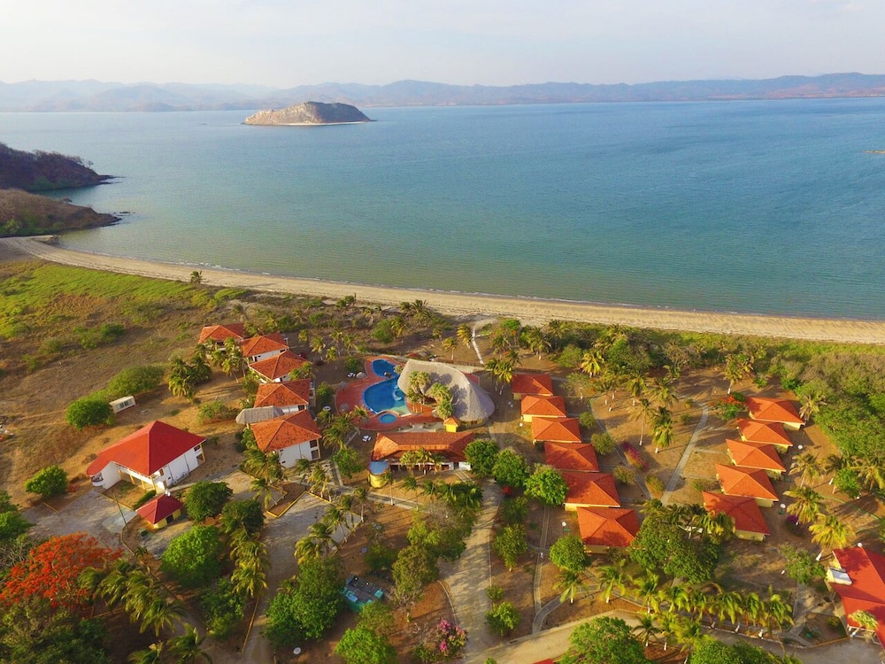 Nandel Beach Resort - carbon neutral hotel in La Cruz