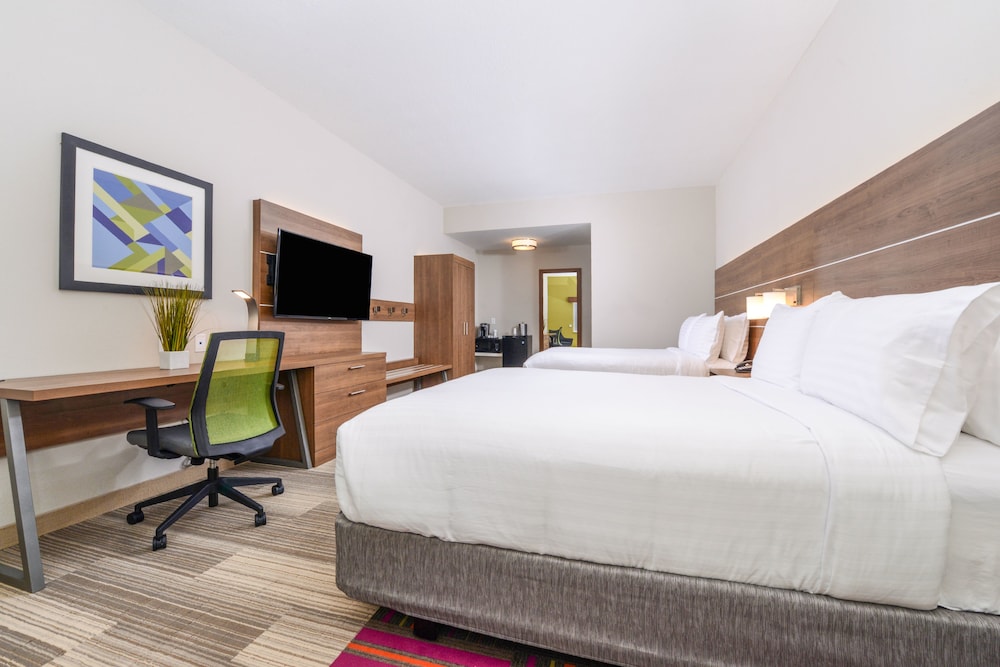 Holiday Inn Express & Suites St. Petersburg Madeira Beach by IHG - photo 20