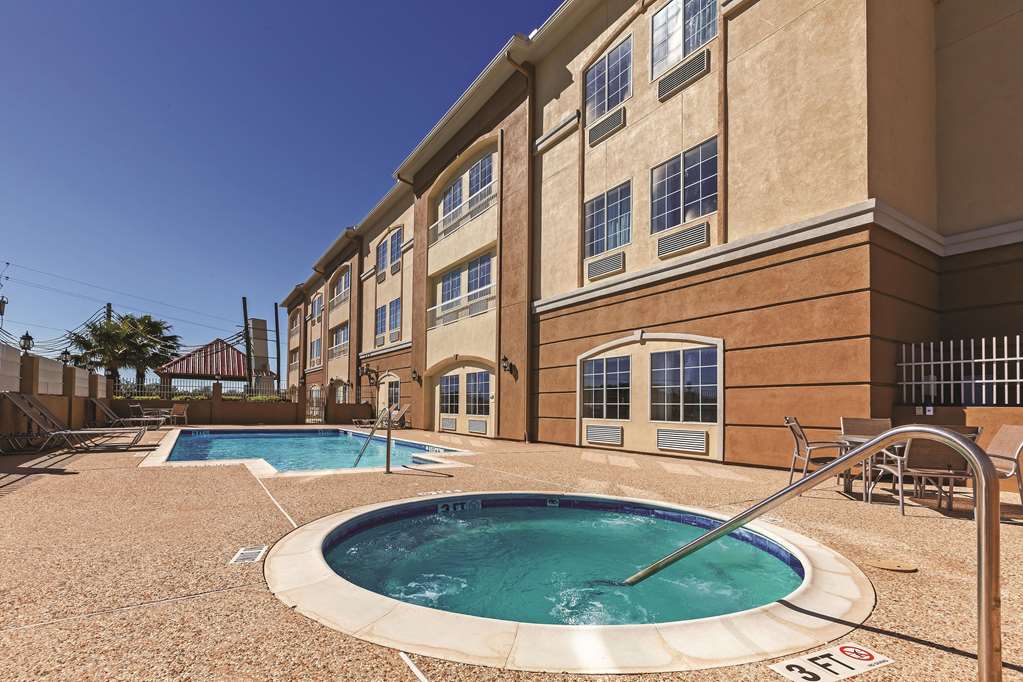 La Quinta Inn & Suites by Wyndham Angleton - photo 12