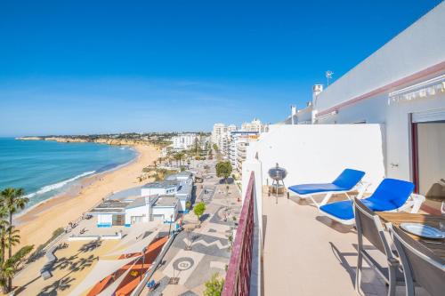 Frente ao Mar 2 quartos wi fi — 4-Star Luxury Hotel in Armacao De Pera, Portugal