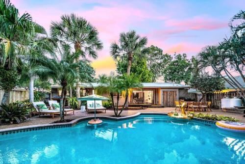 Tropical Pool Tiki Heaven in Fort Lauderdale, United States