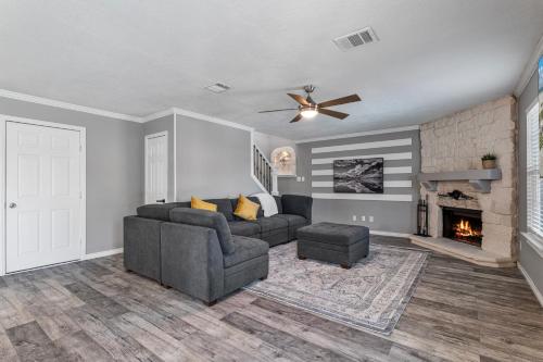 Retreat close to Lewisville Lake with pool pet ok — hotel in Little Elm