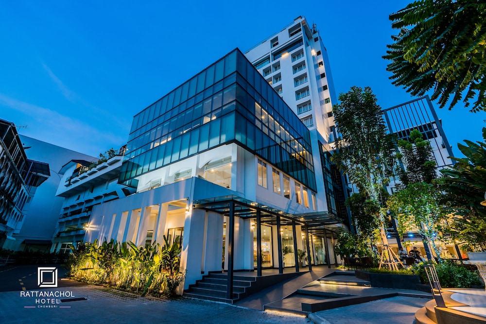 Rattanachol Hotel in Chon Buri, Thailand