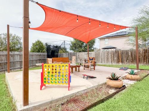 Spacious 4br 2half 5bh Family Fun Huge Yard in San Antonio, United States