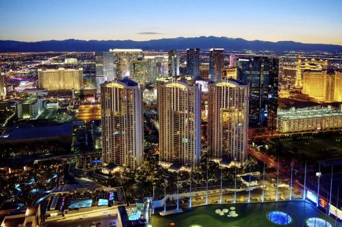 No Resort Fees Mgm Stripview Jacuzzi Formula 1 Track View in Las Vegas, United States