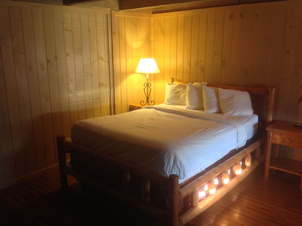 The Smokehouse Lodge and Cabins - photo 19