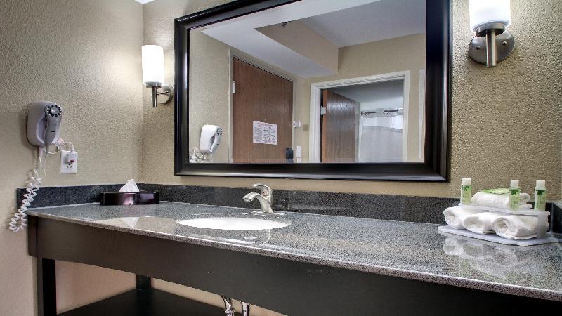 Holiday Inn Express & Suites Jackson Downtown Coliseum by IHG - photo 15