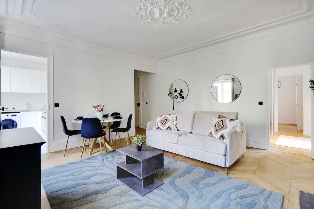 Cmg Batignolles 2f — 4-Star Luxury Hotel in Paris, France