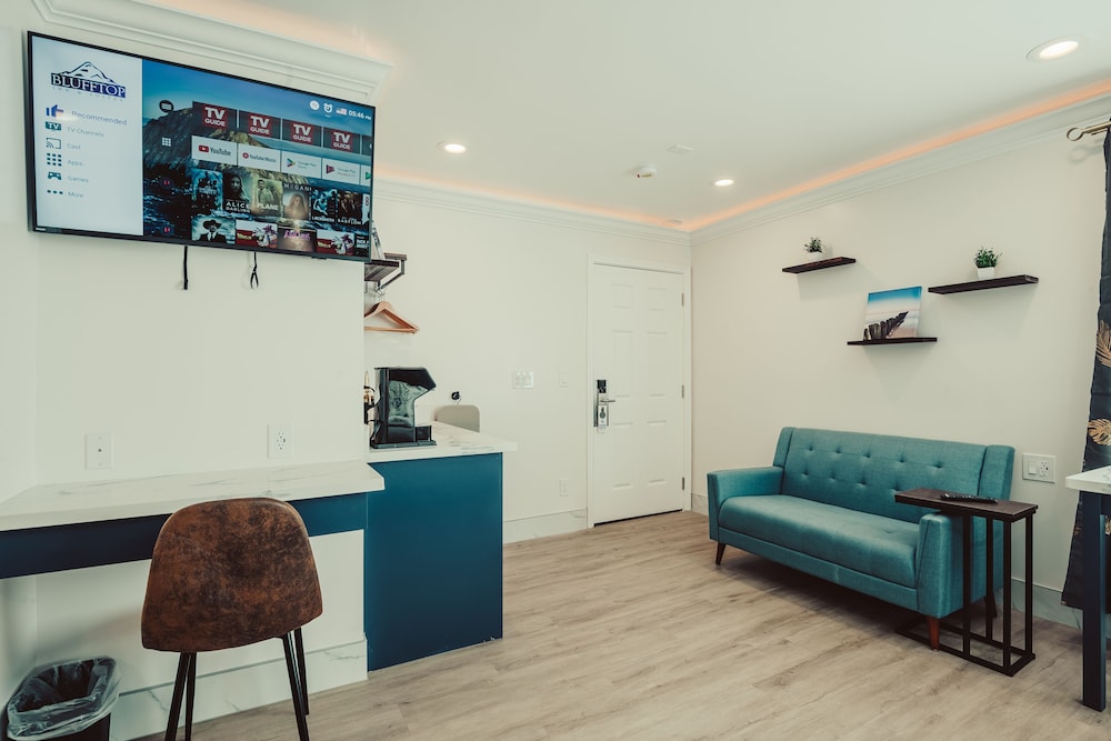 Blufftop Inn & Suites - photo 28