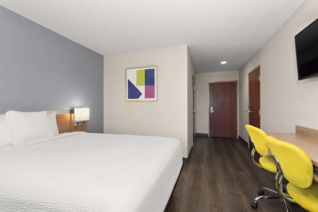 Microtel Inn & Suites by Wyndham Panama City - photo 16