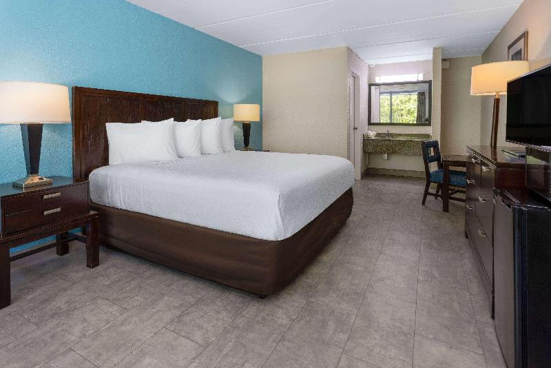 Travelers Inn - photo 34