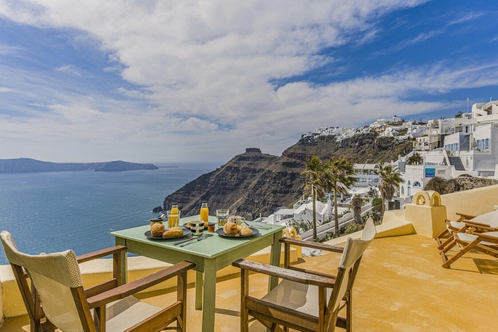 Sensyo Caves — 4-Star Luxury Hotel in Fira, Greece