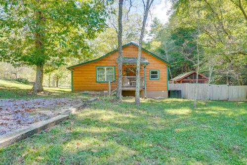 Just Fur Relaxin Sevierville Cabin with Hot Tub — 4-Star Luxury Hotel in Sevierville, United States