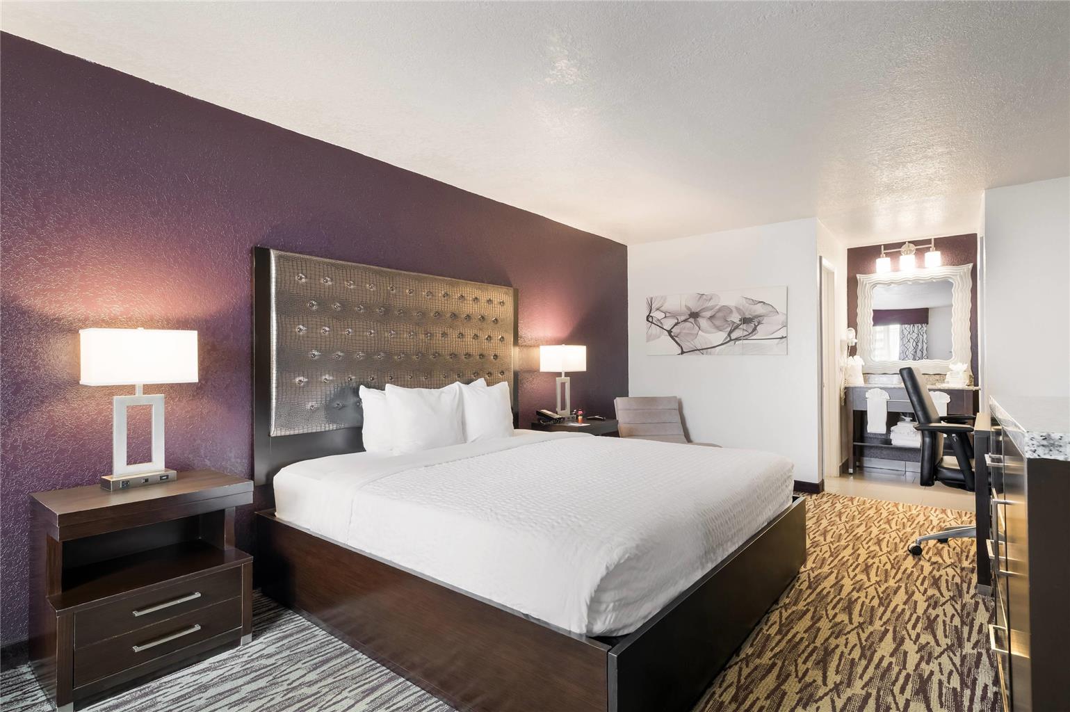 Clarion Inn & Suites Across From Universal Orlando Resort - photo 34
