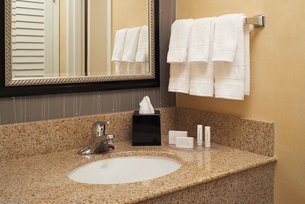Courtyard by Marriott Detroit Warren - photo 12