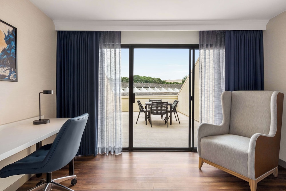 Hilton Garden Inn Monterey - photo 21