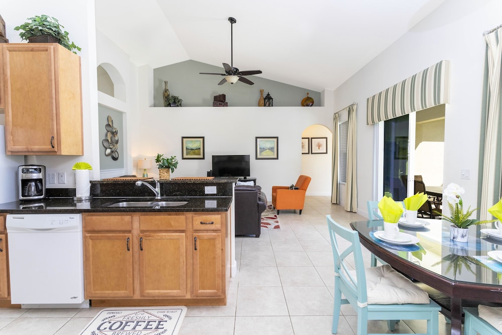 Gorgeous 4Bd with Pool @ 4072 Solterra Resort Davenport - photo 16