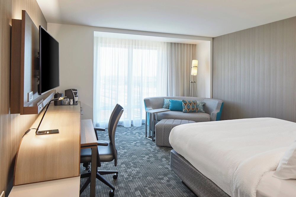 Courtyard by Marriott Baltimore Downtown McHenry Row - photo 10