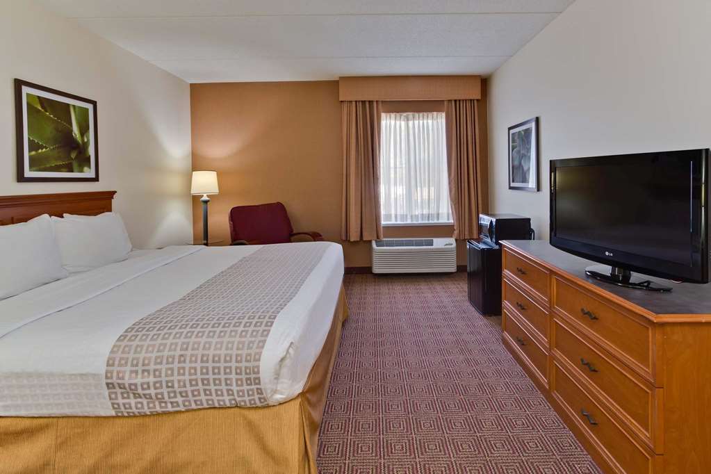 La Quinta Inn & Suites by Wyndham Lakeland East - photo 19