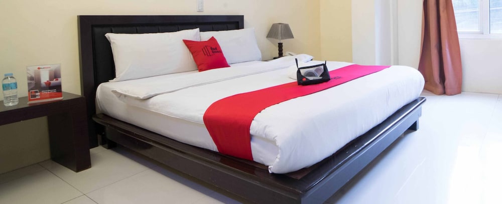 RedDoorz Plus @ Ruby Las Pinas Weekly Stay — hotel in Las Pinas