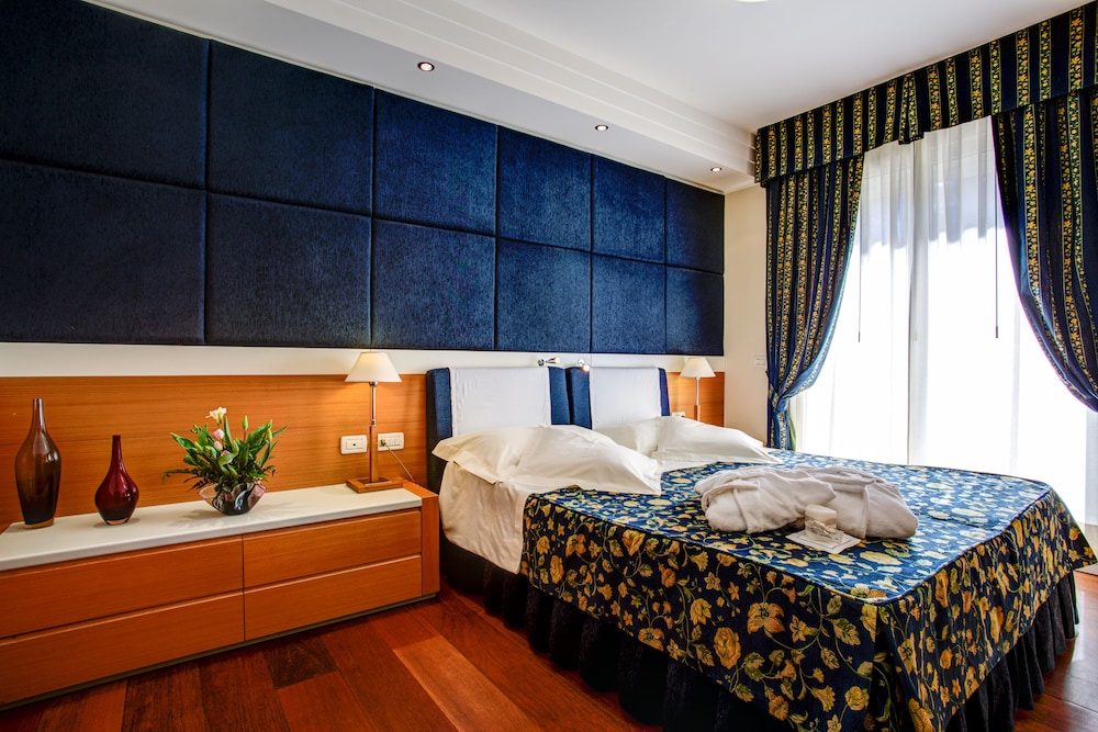 Aparthotel England — Riccione