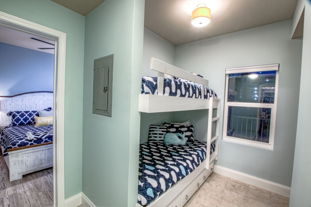 Laketown Wharf Resort by Aneliya's Rentals - photo 225
