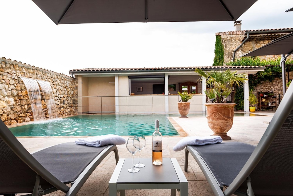 Le Trésor Des Templiers — 4-Star Luxury Hotel in Malataverne, France