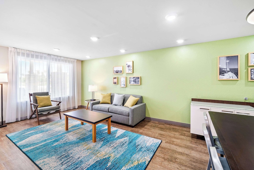 Woodspring Suites Fort Myers Cape Coral - photo 4