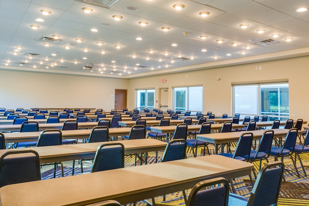 Holiday Inn Express & Suites Russellville by IHG - photo 34