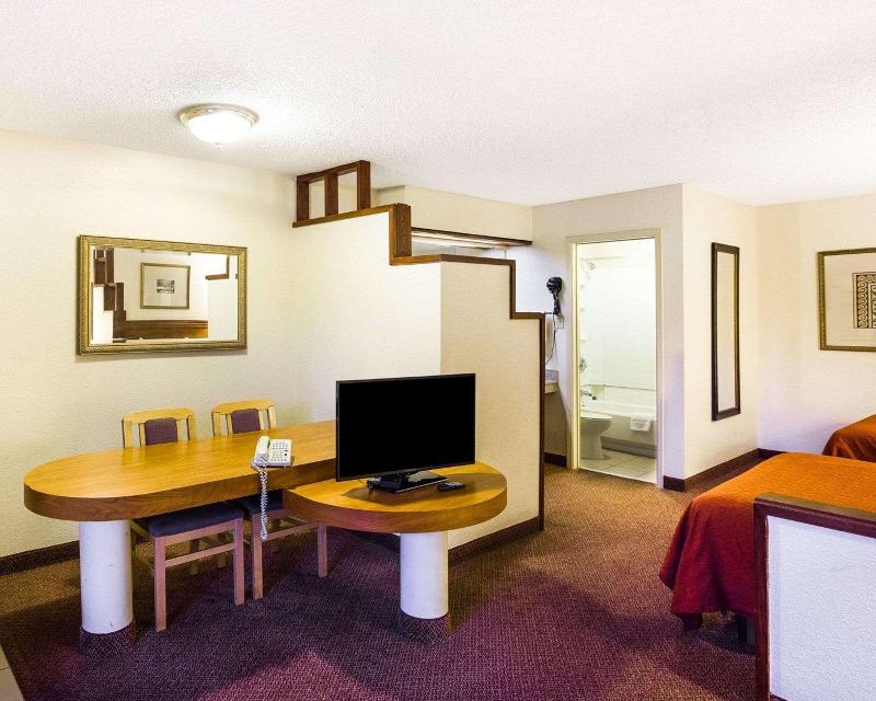 Rodeway Inn & Suites Fiesta Park - photo 31