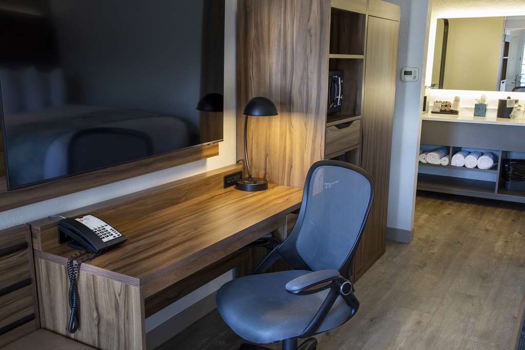 Best Western Plus Humboldt Bay Inn - photo 15
