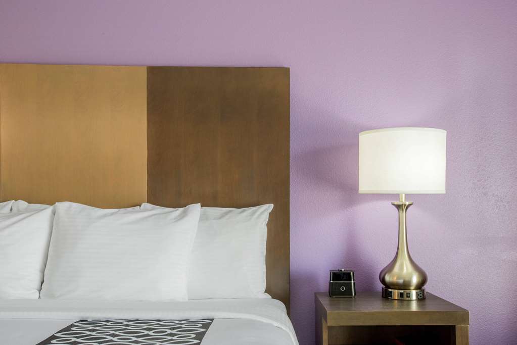 La Quinta Inn & Suites by Wyndham Pomona - photo 15