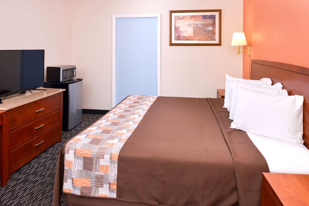 Americas Best Value Inn Sullivan - photo 14
