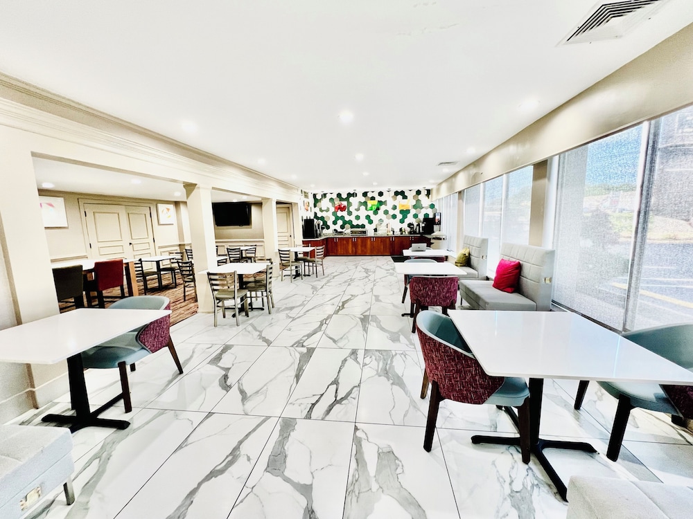 Quality Inn & Suites McDonough South I 75 - photo 16