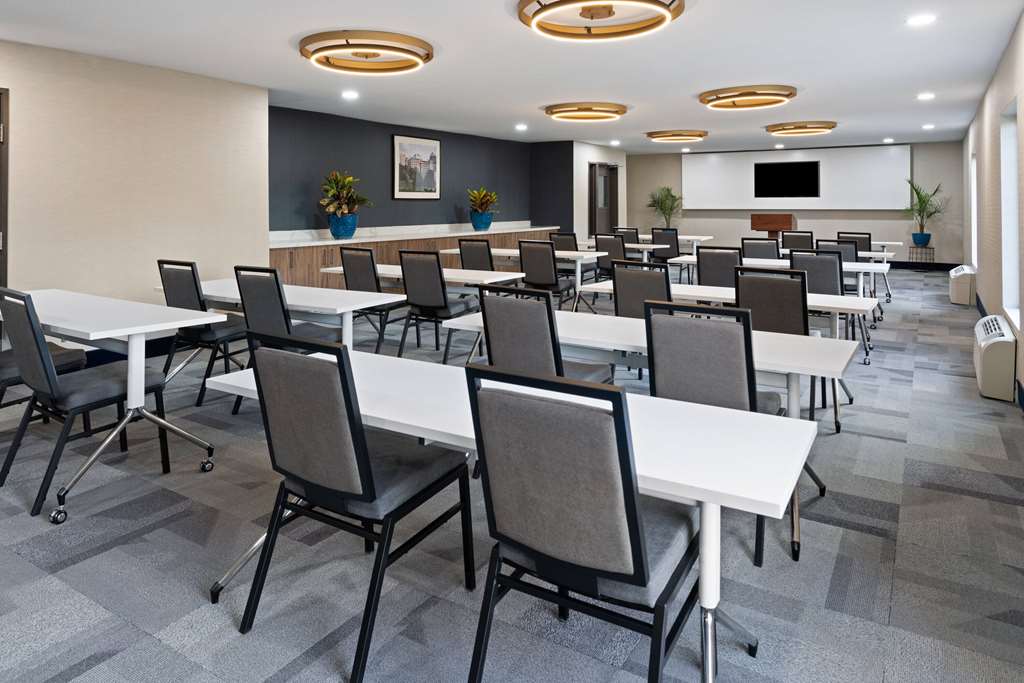 La Quinta Inn & Suites by Wyndham Memphis I 240 - photo 33