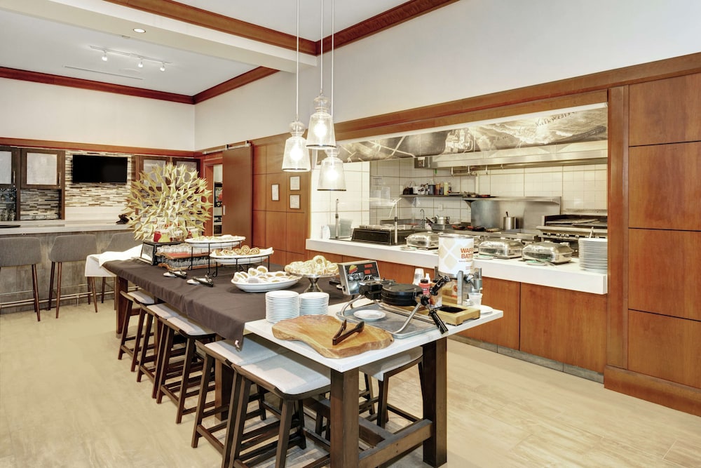 Hilton Garden Inn Chicago North Shore Evanston - photo 50