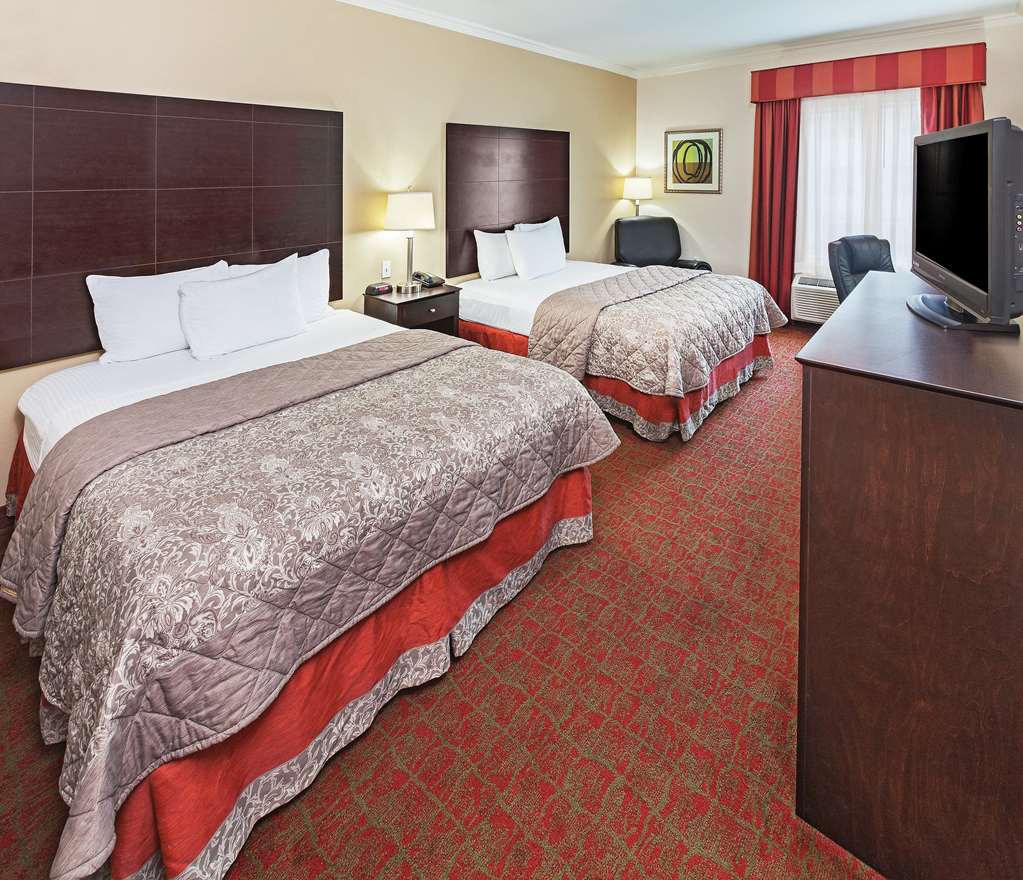 La Quinta Inn & Suites by Wyndham Columbus TX - photo 19