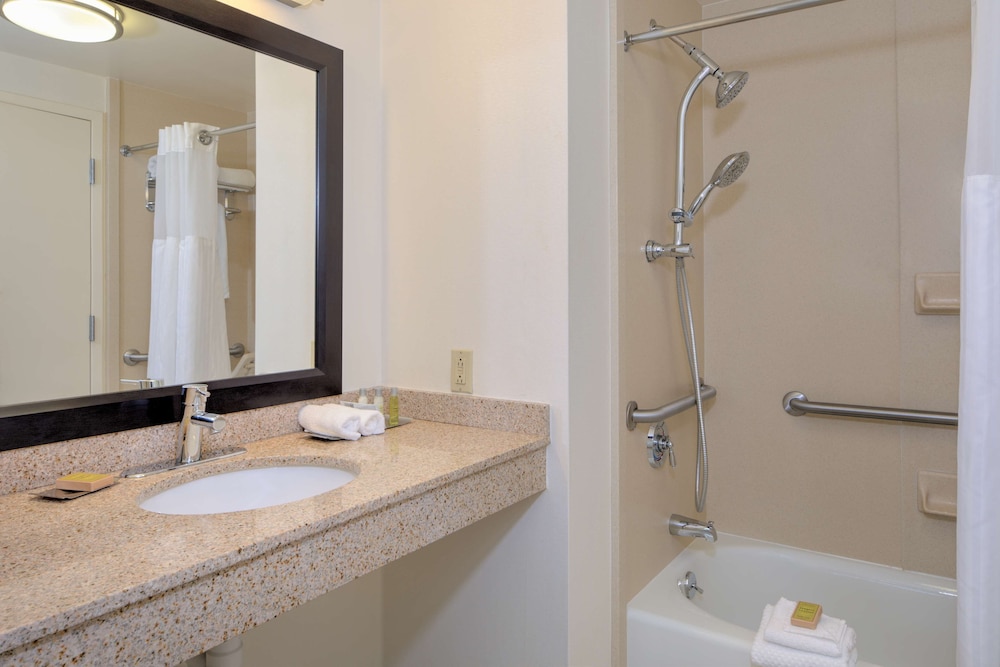 DoubleTree by Hilton Hotel & Suites Pittsburgh Downtown - photo 34
