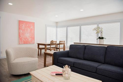 Seaside Retreat Hot Tub Steps to Beach Slps 6 in Seaside, United States