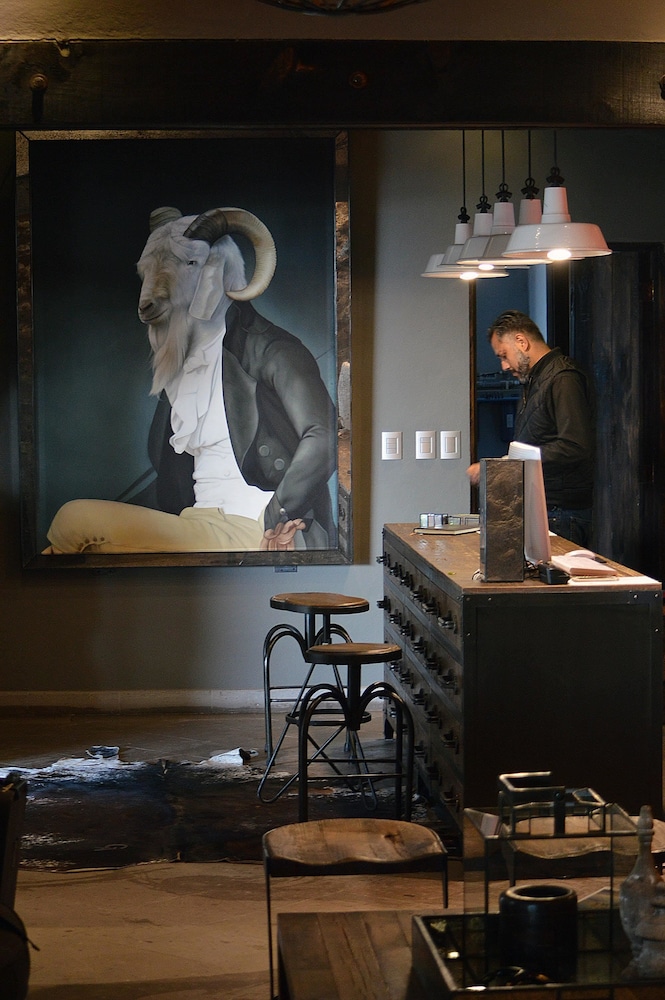 Concierge desk