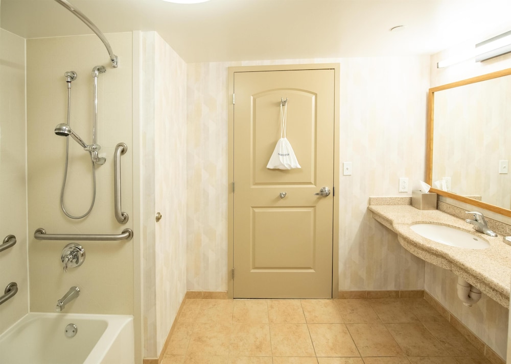 Hampton Inn Presque Isle Maine - photo 42