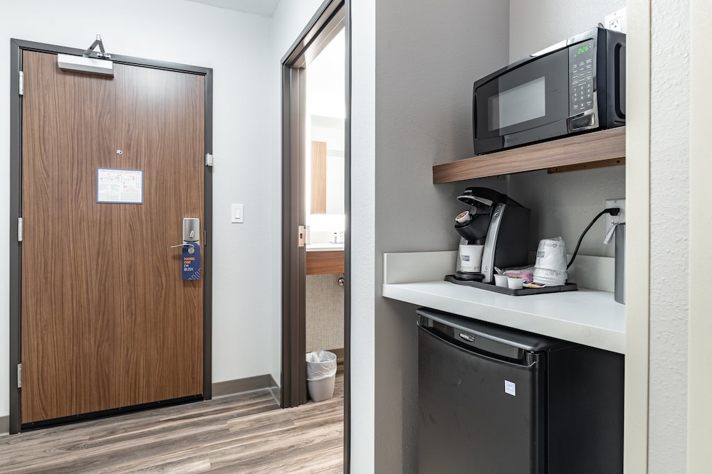 Holiday Inn Express & Suites Moundsville by IHG - photo 25